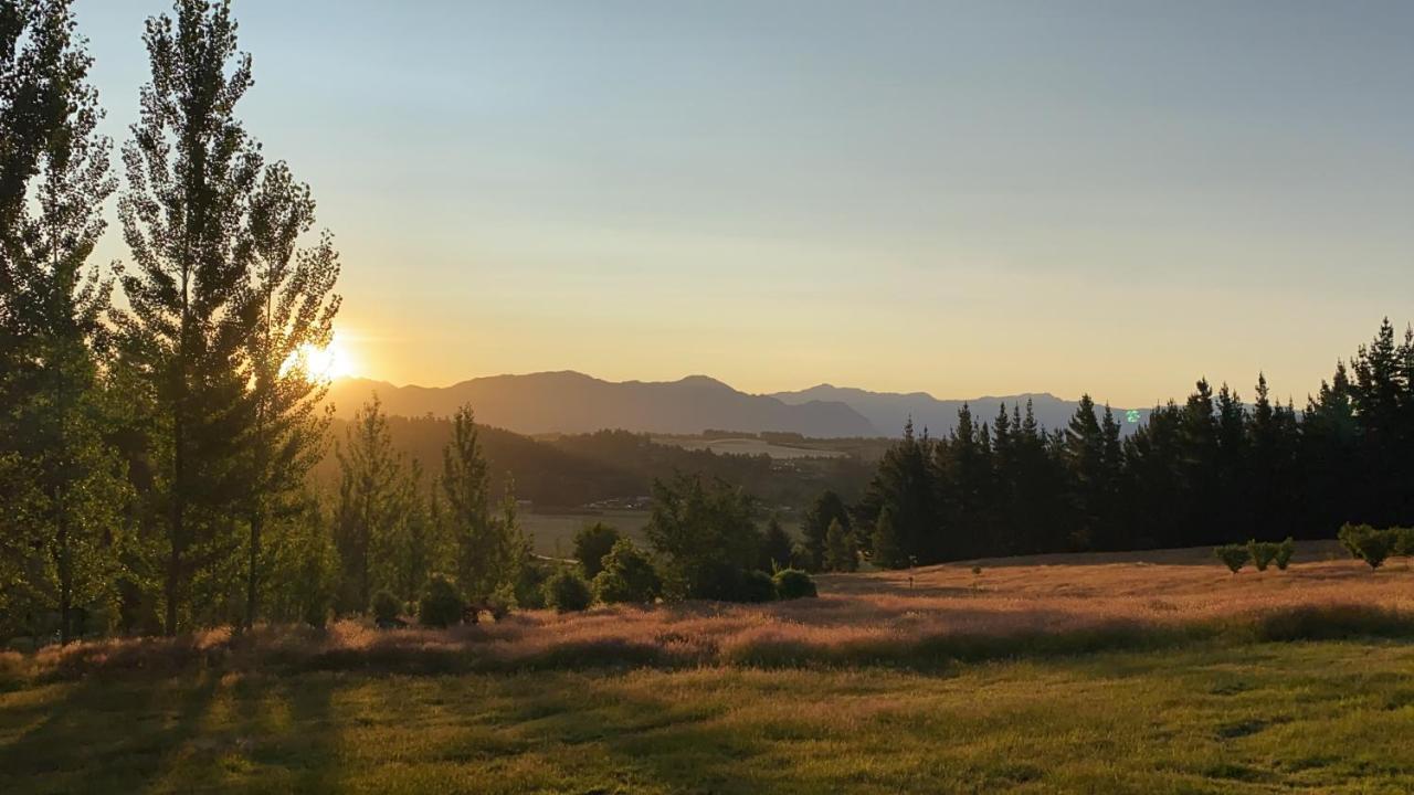 Mitchella Farm Apartment Wanaka Bagian luar foto